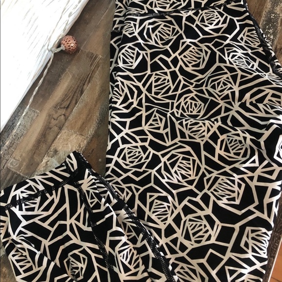 Lululemon High Times Luxtreme Posey Black White - Picture 6 of 8